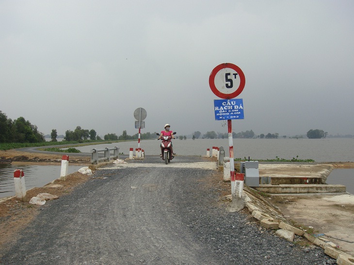 Bến Cầu hoàn thành tuyến đê bao dài hơn 5.600m phục vụ vùng lúa chất lượng cao của HTX Việt – Hàn xã An Thạnh
